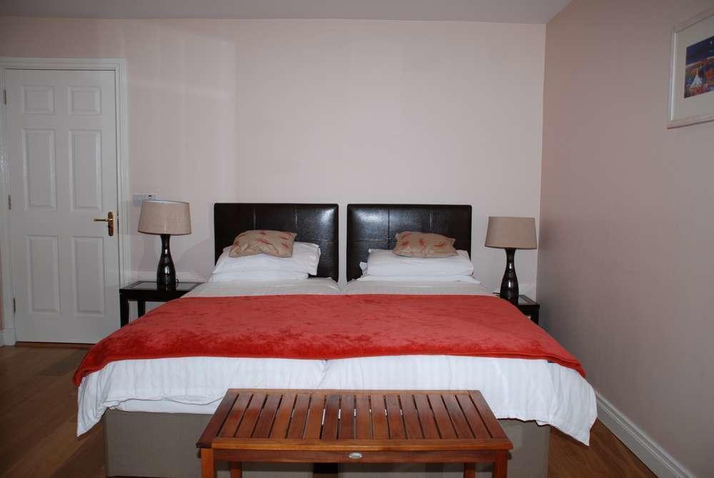 O'Briens Cashel Lodge Room photo